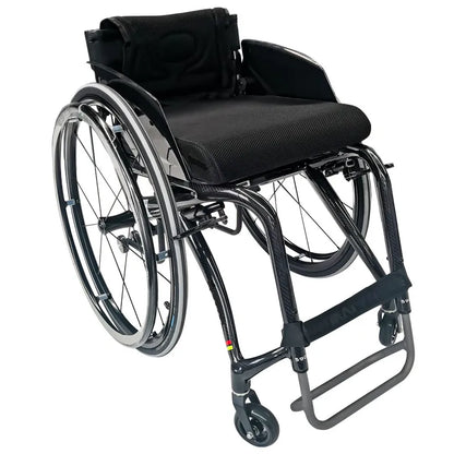 8kg Carbon Fiber Portable Sports Wheelchair with Pneumatic Rear Wheels